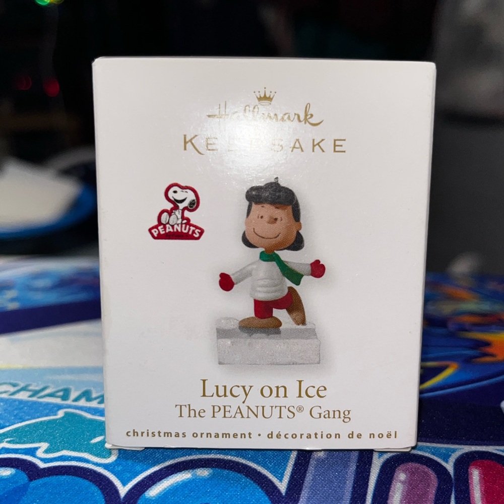 LUCY ON ICE`2010`MINIATURE-THE PEANUTS GANG,HALLMARK ORNAMENT